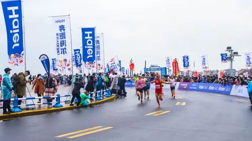 2021青岛马拉松现场充满激情和欢乐
