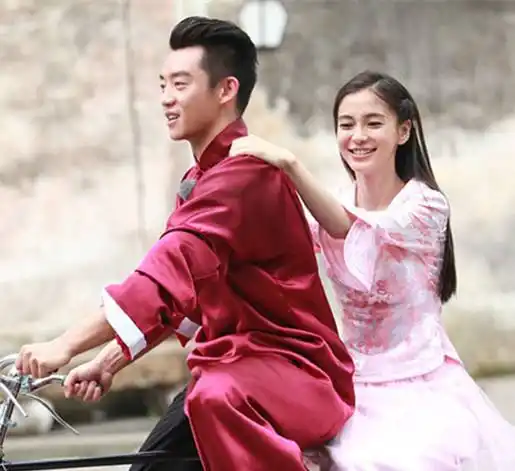 杨颖结婚郑恺哭了难道动真情了 郑恺和baby亲嘴片段真的亲到了