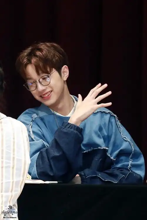 男版produce101 wanna·one 赖冠霖 cr.logo