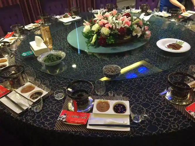 没想到依旧非常的接地气餐厅的招牌非常醒目餐厅非常