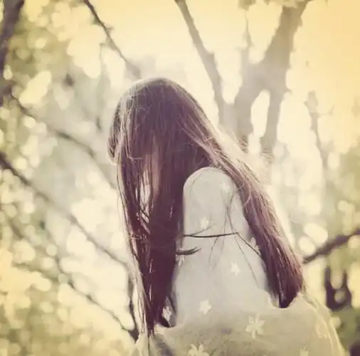 头像伤感女生背影
