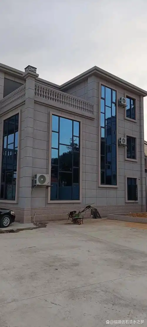 福建外墙真石漆褪色的原因大致有三种,按照常规上来讲,合理施工之后