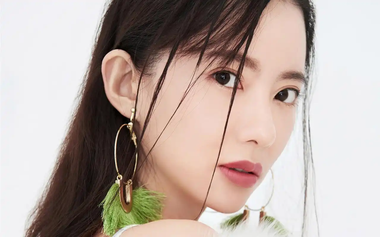 张萌萌杂志写真图片桌面壁纸