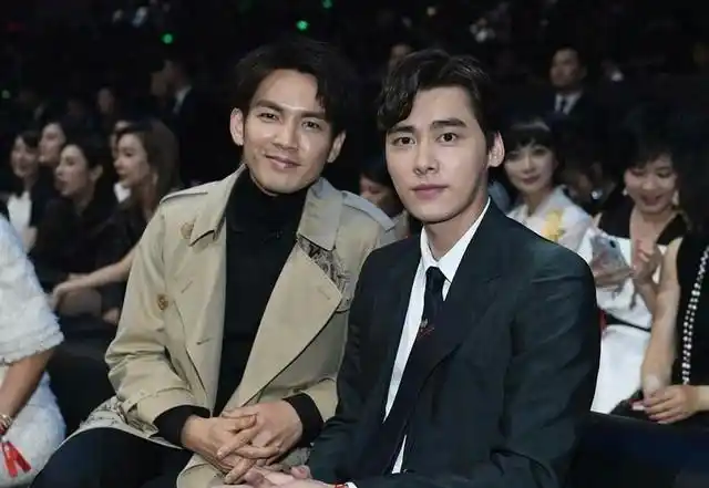 微博之夜众明星台下合影,你觉得谁最有范儿?