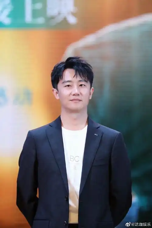 十六届广州大学生电影节#一天都在赶场路演的@黄轩的微博依旧笑容灿烂