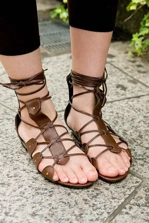 组图:日本mm夏日街头时尚凉鞋秀(2)