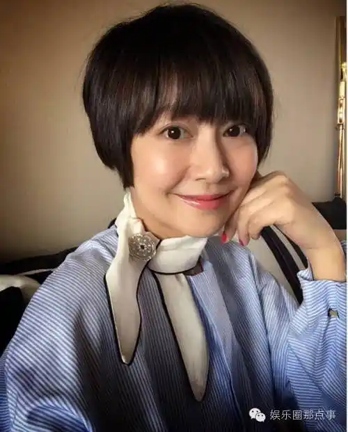 51张卫健的42娇妻张茜近照