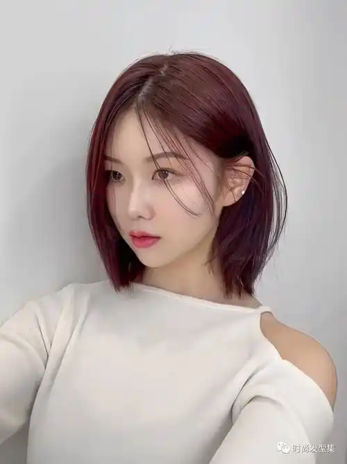 发型是指头发的长度,颜色和形状,是肉眼所能观察到的,一般分为5种类型