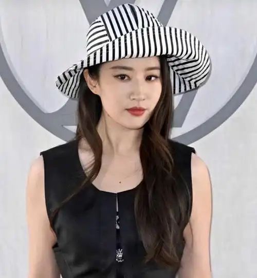 36岁刘亦菲遭娱乐圈残酷真相暴击命运多舛令人心疼