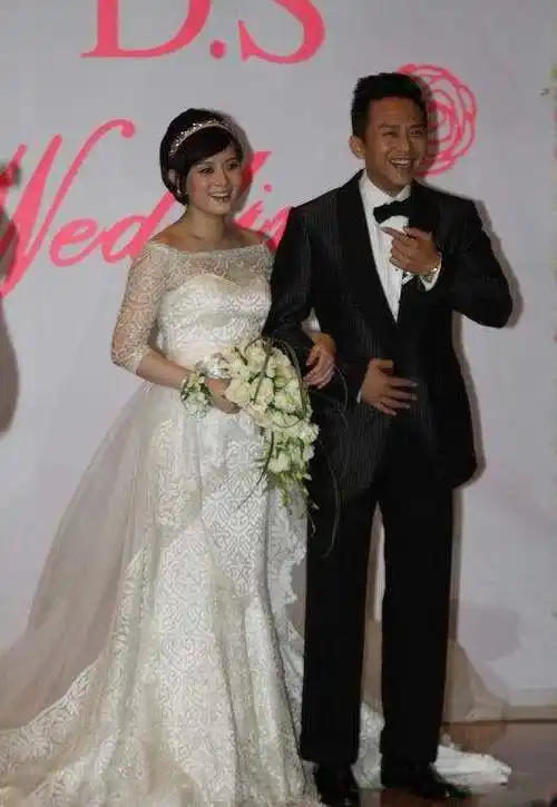 邓超晒剪影庆祝与孙俪结婚9周年_夫妻_互动_生活