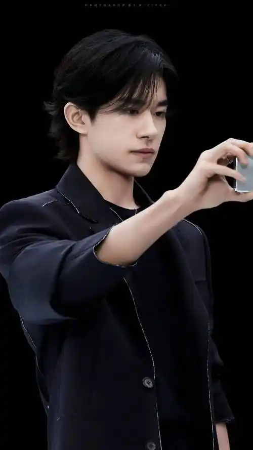 易烊千玺最新壁纸,这波狼尾玺宝太帅了!_华为_手机_yiyee