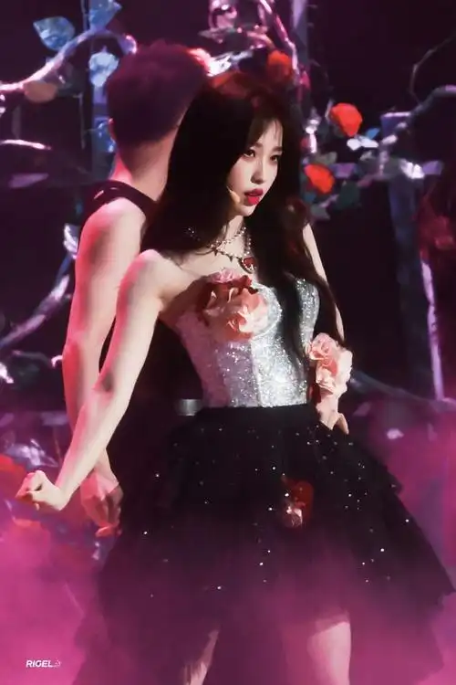 虞书欣跳舞没看够##和虞书欣点亮微博之夜##虞书欣gwalla跨年舞台