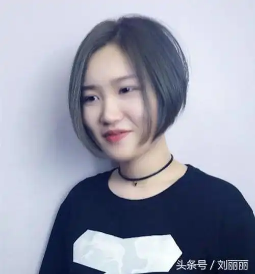 (大圆脸适合的短发发型图片 减龄) - 冷求网