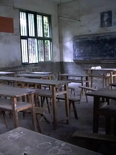 洗马小学教室一角本次爱心活动是金士顿公司成立20周年,为回馈社会所