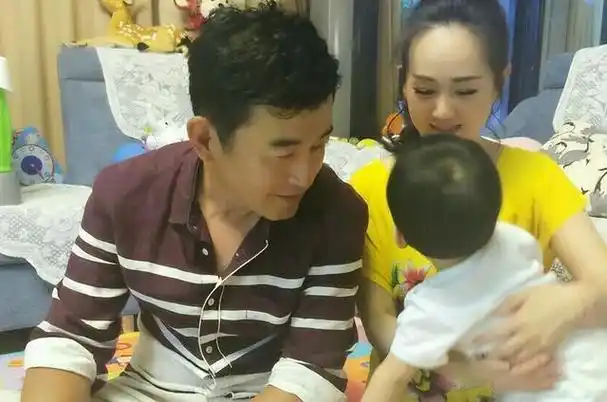 他是国家一级演员:一生愧对聋哑父母,当众大骂前妻儿子没出息