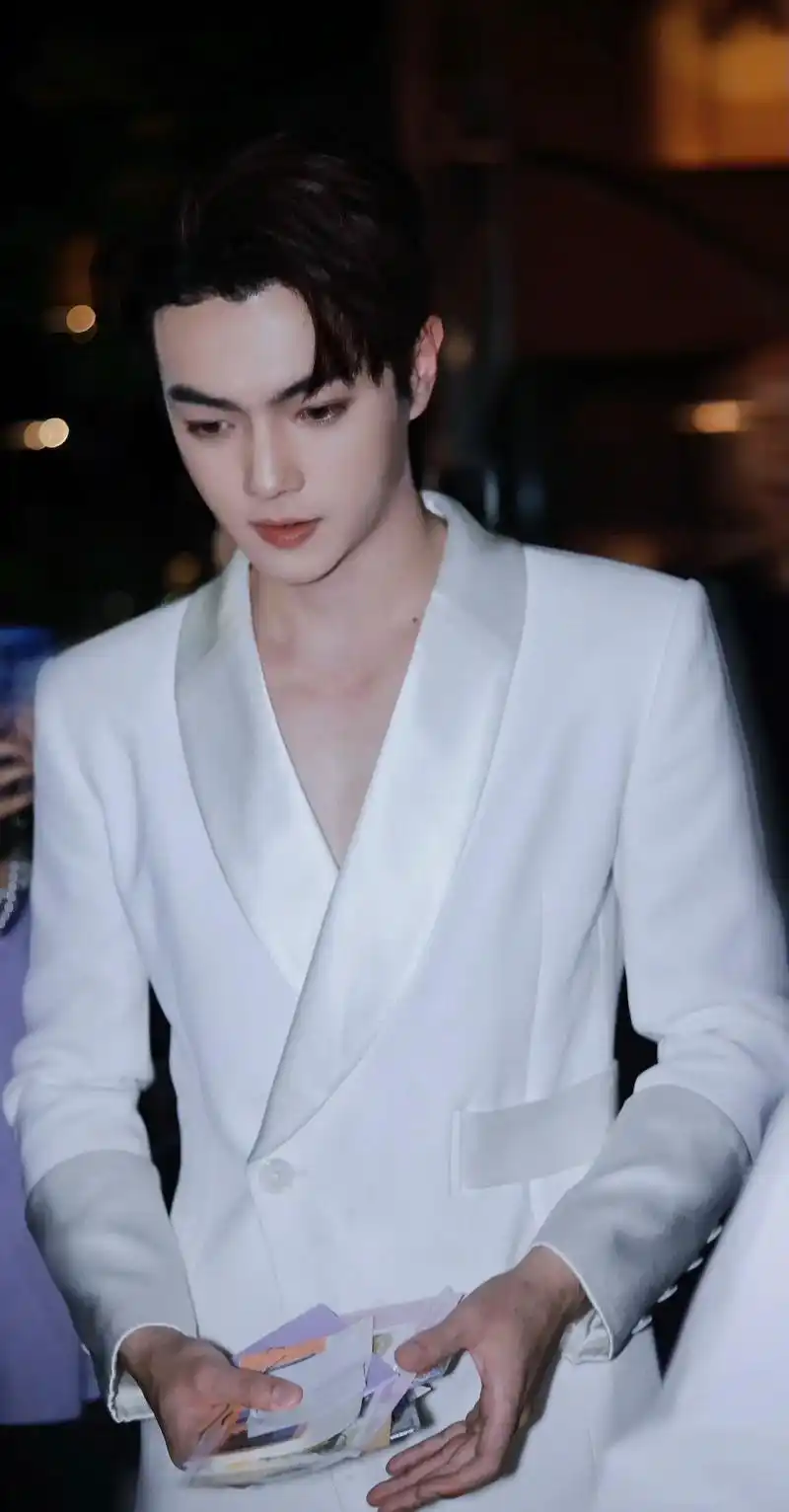 许凯 #向全世界安利 我想你啦 很快我们就可以再此相见啦 - 抖音