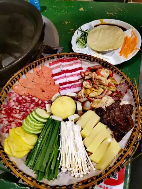 小明锅活油烙锅(文昌北路店)-"平时很少吃烙锅,他家刚开业来吃过,中间