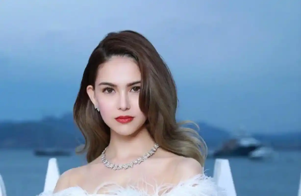 昆凌避谈陈建州大牙事件