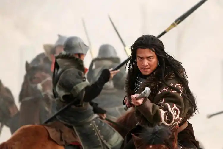 《见龙卸甲》图集,影片虽挂"三国"之名,但与史实无关,天王老矣