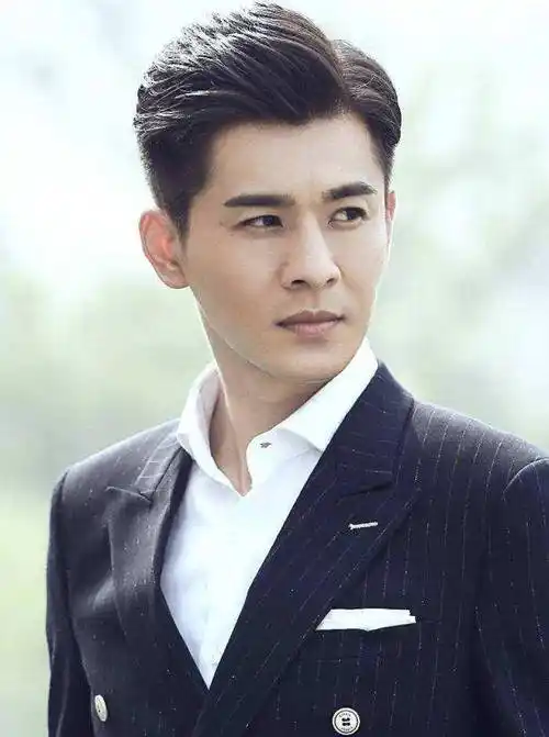 "古装男神"乔振宇与王丽坤秘恋八年无果,转身娶了小八岁娇妻_因为