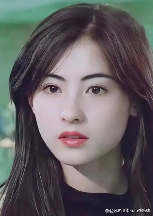 王菲年轻时和谢霆锋同框合影,她看着谢霆锋的眼神真的很深情啊!