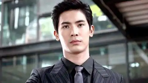 泰星son佳作上线,霸道总裁帅气出场!期待