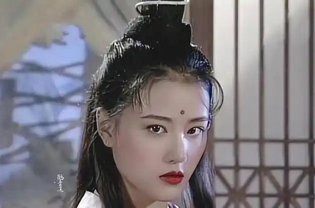 周海媚去世三个多月后北京豪宅菜园近况一片荒芜杂草丛生好凄凉