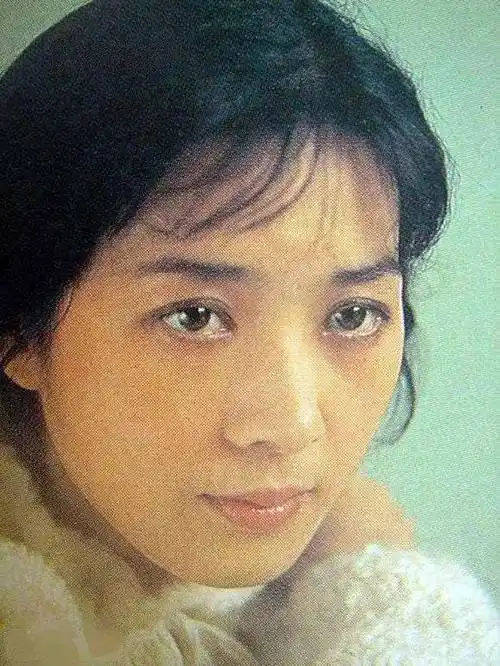 龚雪昔日旧影大荟萃重温80年代的封面女郎略施粉黛佳人面