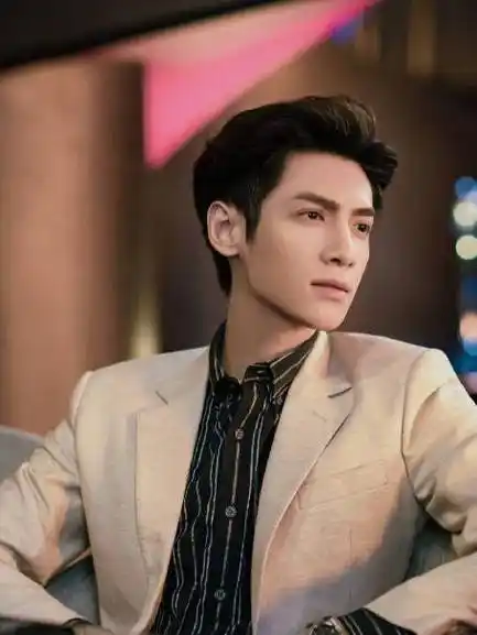 罗云熙谈治愈系恋人片名含义##来央视频追好剧