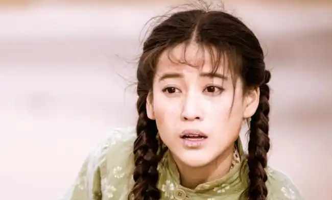 她曾是《家有儿女》的小雪,被暴打后陷整容风波,33岁仍在跑龙套