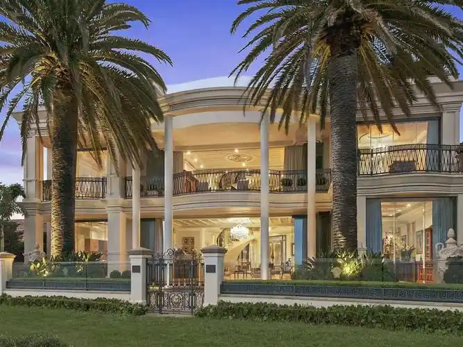 悉尼范思哲宫殿式住宅上市!