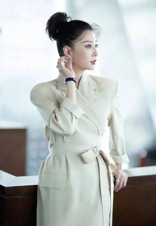 演员殷桃,感情一波三折,42岁靠缘分结婚_孙东海_李小冉_表演