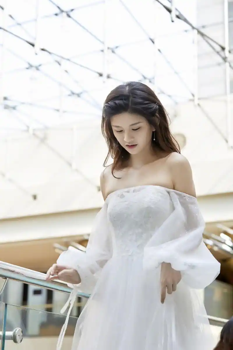 上海国际电影节开幕仪式  红毯  林思意饰柳儿首亮相 三色镯:破谜重生