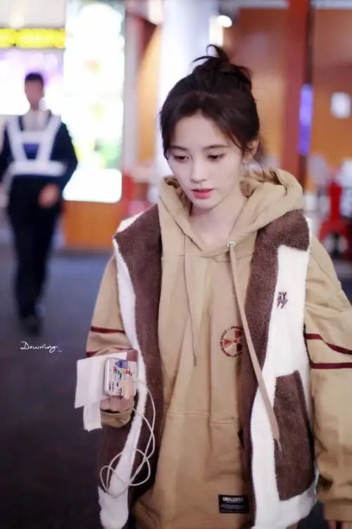 鞠婧祎机场考古