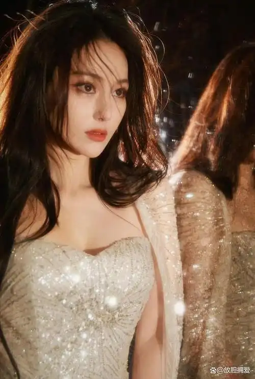 张馨予晒十年前红毯旧照,十年如一日的美,这才是顶级凡尔赛