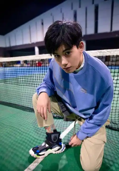 希望胡先煦可以多多营业!帅哥就是需要多发作品来造福粉丝的!