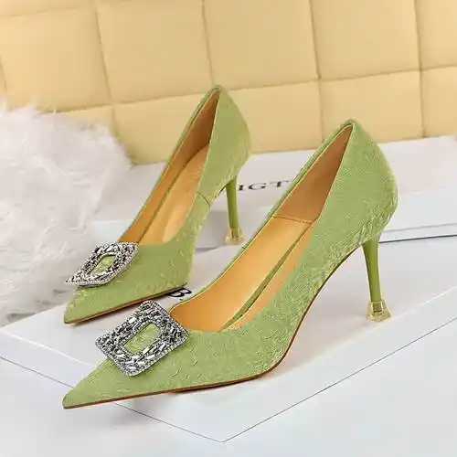韩版绿色高跟鞋2021秋季新尖头细跟单鞋水钻绸缎名媛晚宴女鞋气质