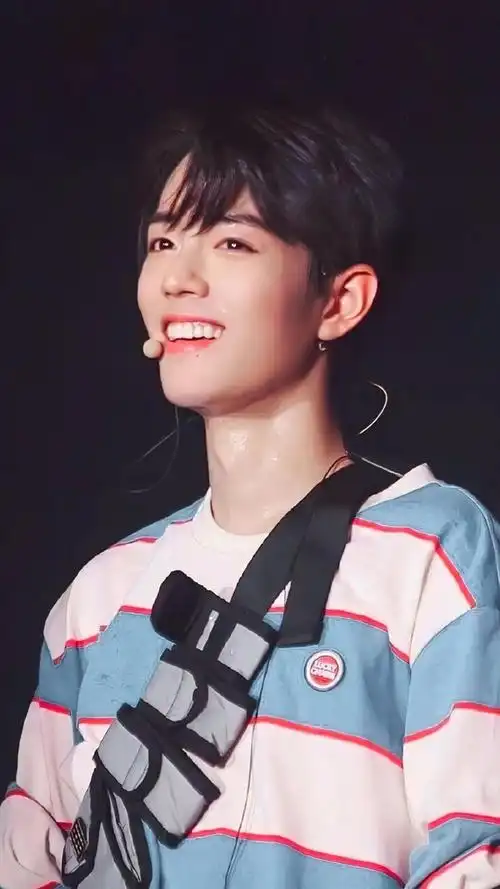 小鲜肉肖战帅气写真