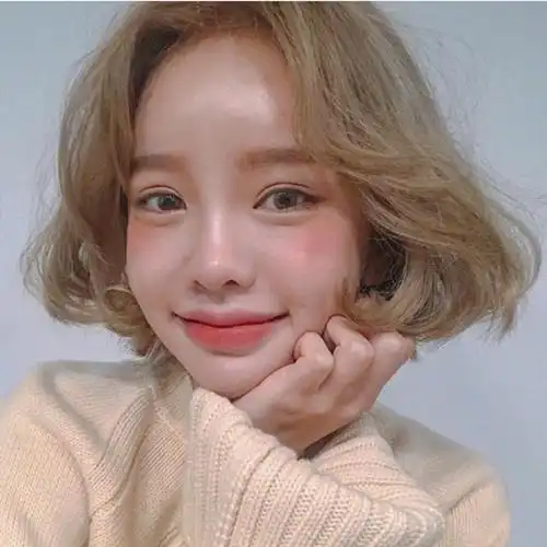 女生短发大卷发型图片时尚清新显脸小