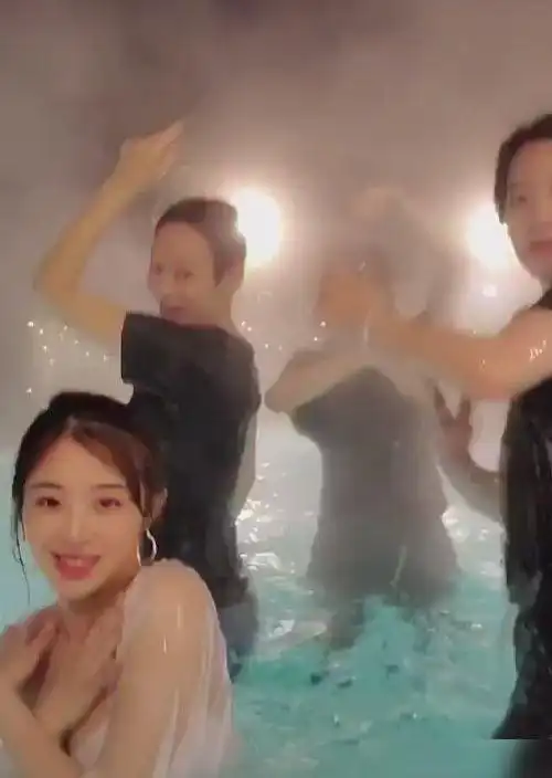 姐姐团开温泉派对宁静丹妮热舞太养眼张含韵泳衣湿掉尴尬捂住