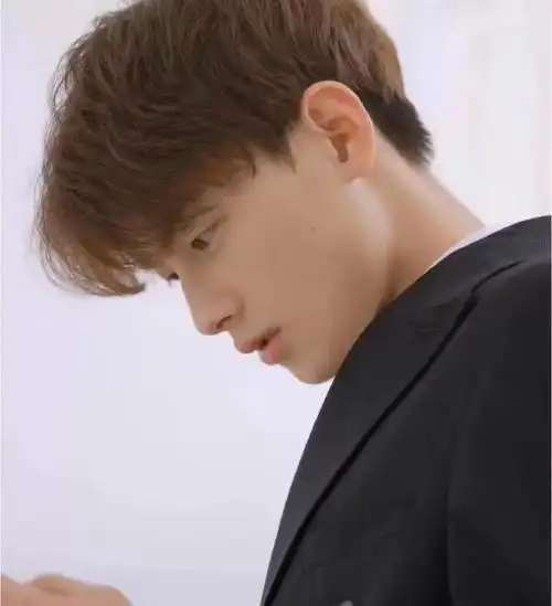 男生染什么颜色头发好看适合男生染的5款发色