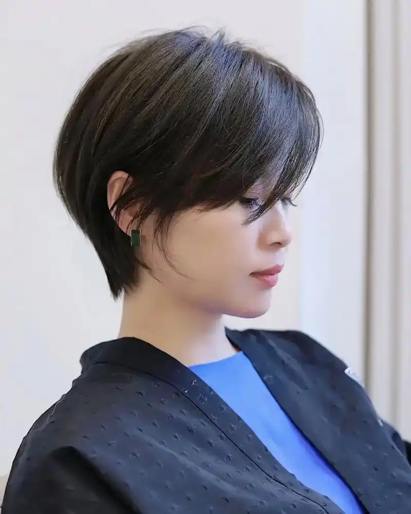 近几年干练帅气感十足的女生露耳超短发超 级受欢迎, - 抖音