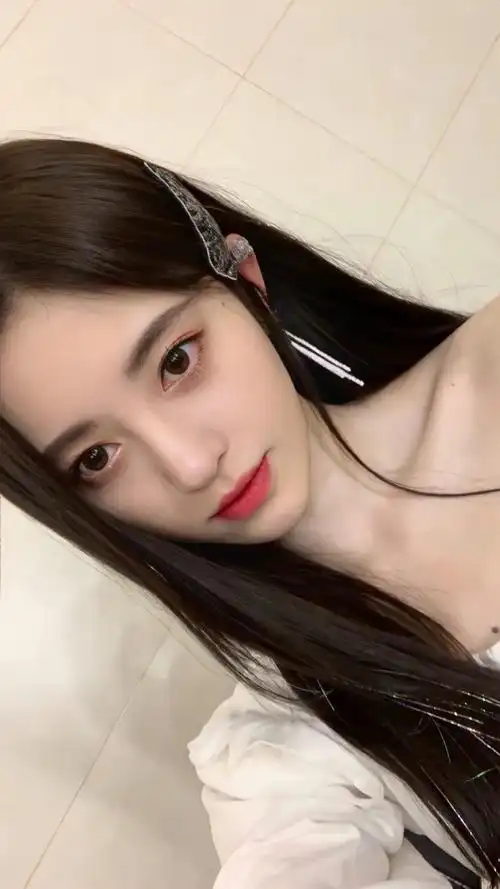 鞠婧祎双眸魅力全开