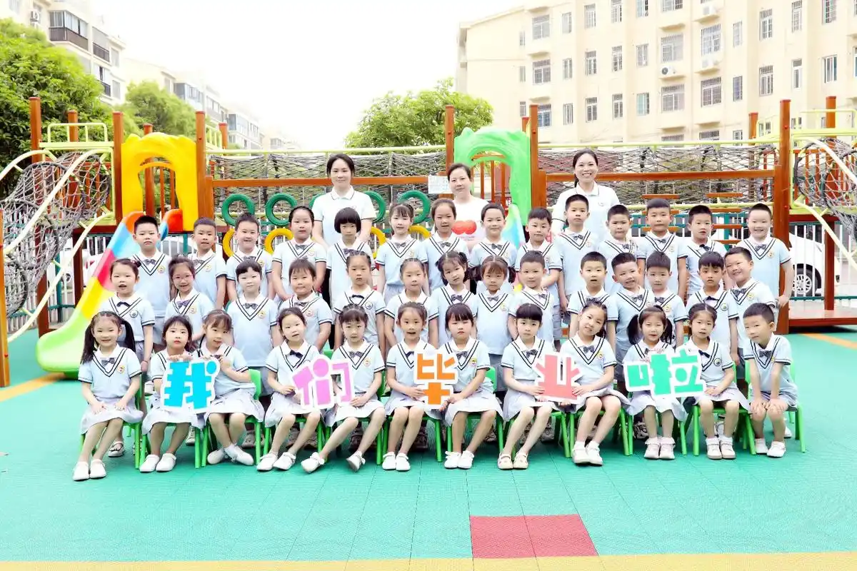 迟来的幼儿园毕业照#只有照片能记录这份珍贵#幼儿园美好的时光 - 抖