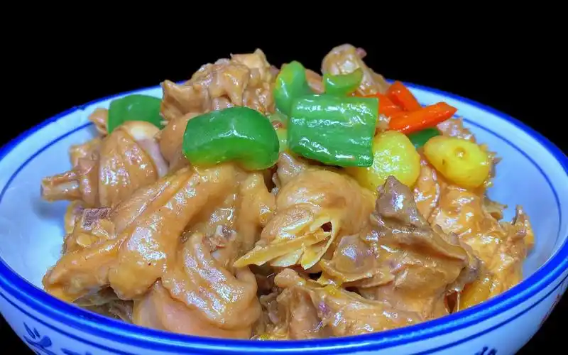 炖鸡还得看山东,总厨分享特色菜农家炖鸡,香嫩入味,软烂不柴