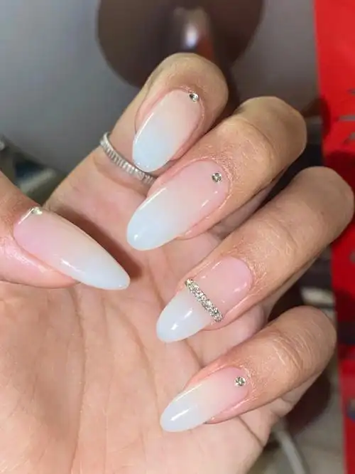 贴钻和做渐变真的好好看啊不得不说长指甲抠面霜好方便嘻嘻#渐变美甲