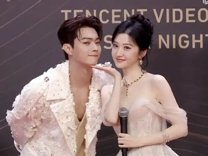 vocal许凯的腹肌