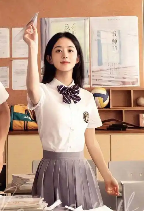 赵丽颖终于不再低调,"校服照"火爆全网,这颜值谁顶得住?