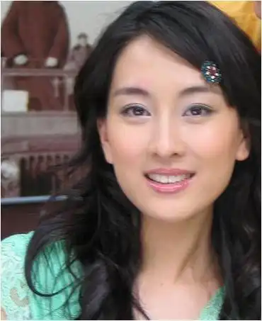 马苏给网红庆生,网友质疑,她很缺钱吗?