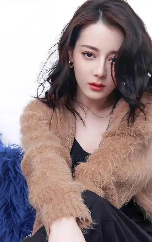 时尚之选:热巴的珠宝魅力|耳饰|首饰|迪丽热巴·迪力木拉提_网易订阅